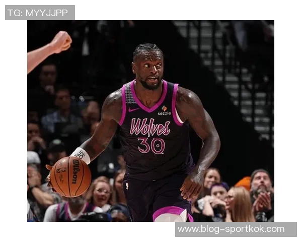 兰德尔表现平平14投仅5中贡献13分3篮板11助攻三分球命中率不佳